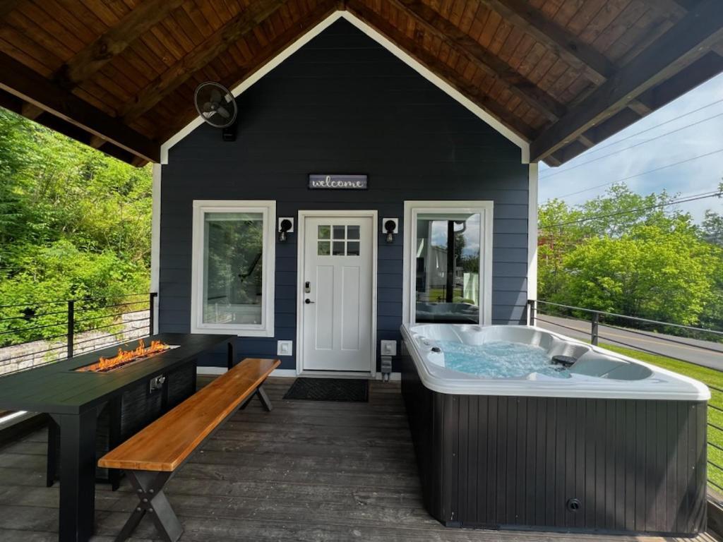 Modern Smoky Mountain Tiny House Leilighet Pigeon Forge Eksteriør bilde