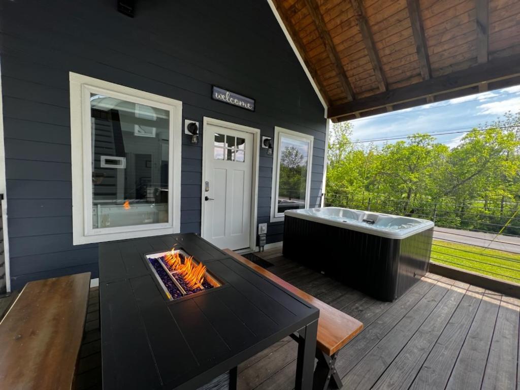 Modern Smoky Mountain Tiny House Leilighet Pigeon Forge Eksteriør bilde
