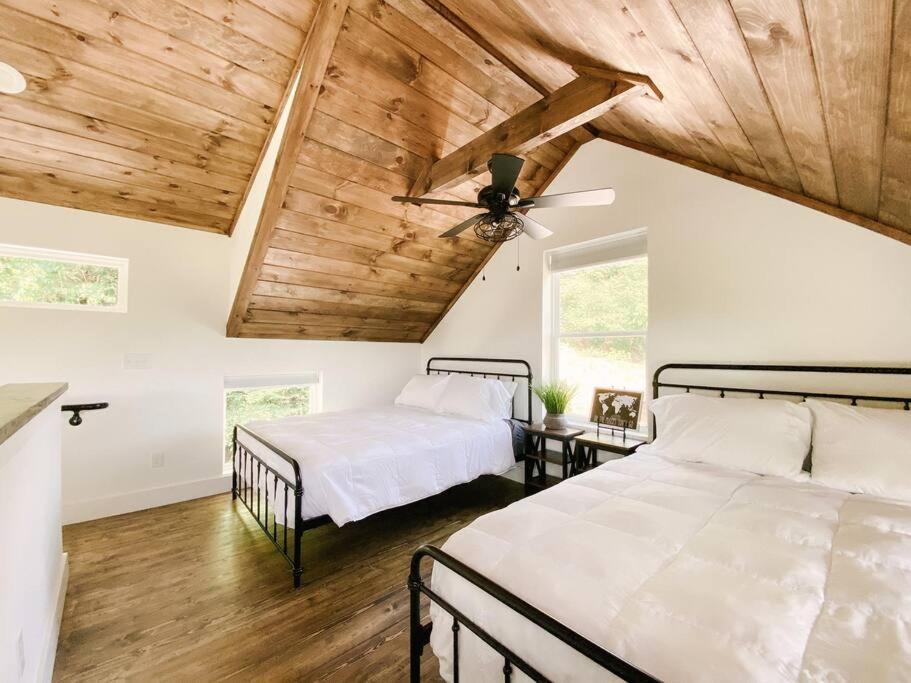 Modern Smoky Mountain Tiny House Leilighet Pigeon Forge Eksteriør bilde