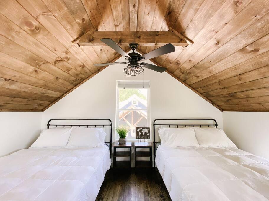 Modern Smoky Mountain Tiny House Leilighet Pigeon Forge Eksteriør bilde