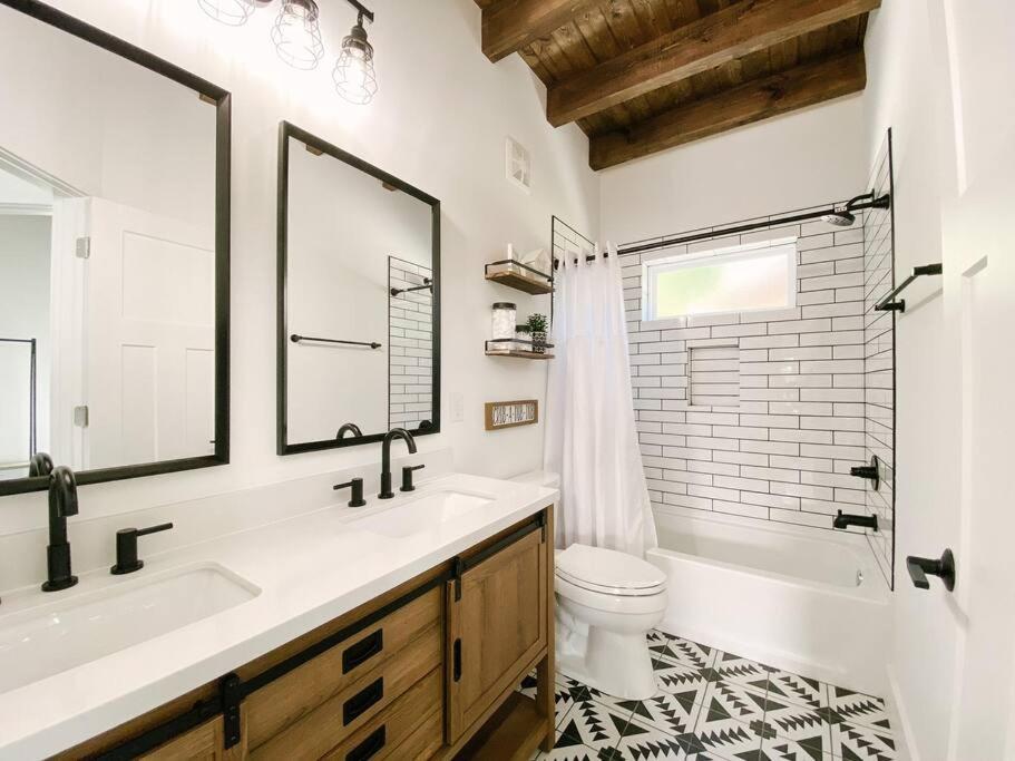 Modern Smoky Mountain Tiny House Leilighet Pigeon Forge Eksteriør bilde